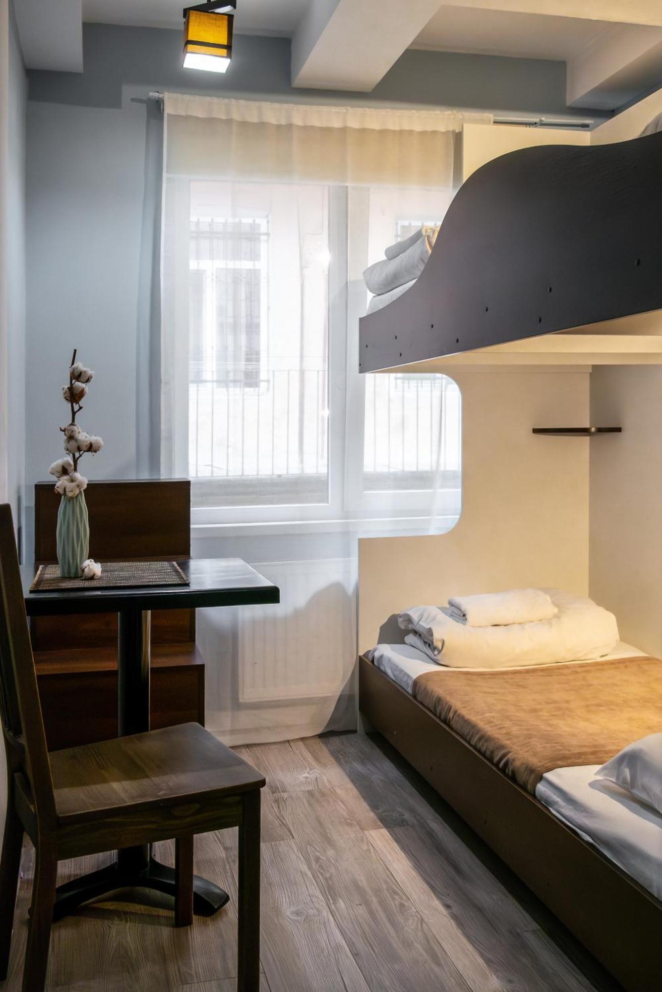 Gar'Is Hostel Lviv Ngoại thất bức ảnh