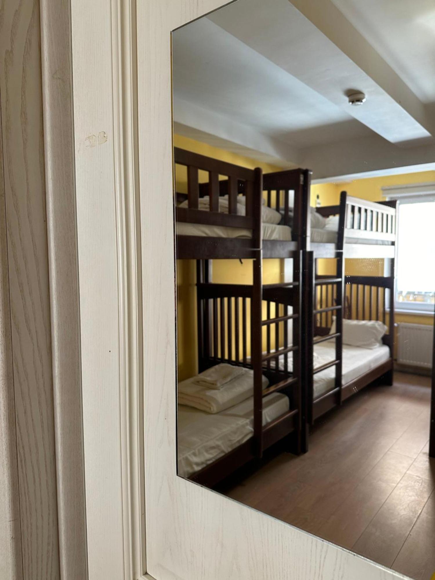 Gar'Is Hostel Lviv Ngoại thất bức ảnh