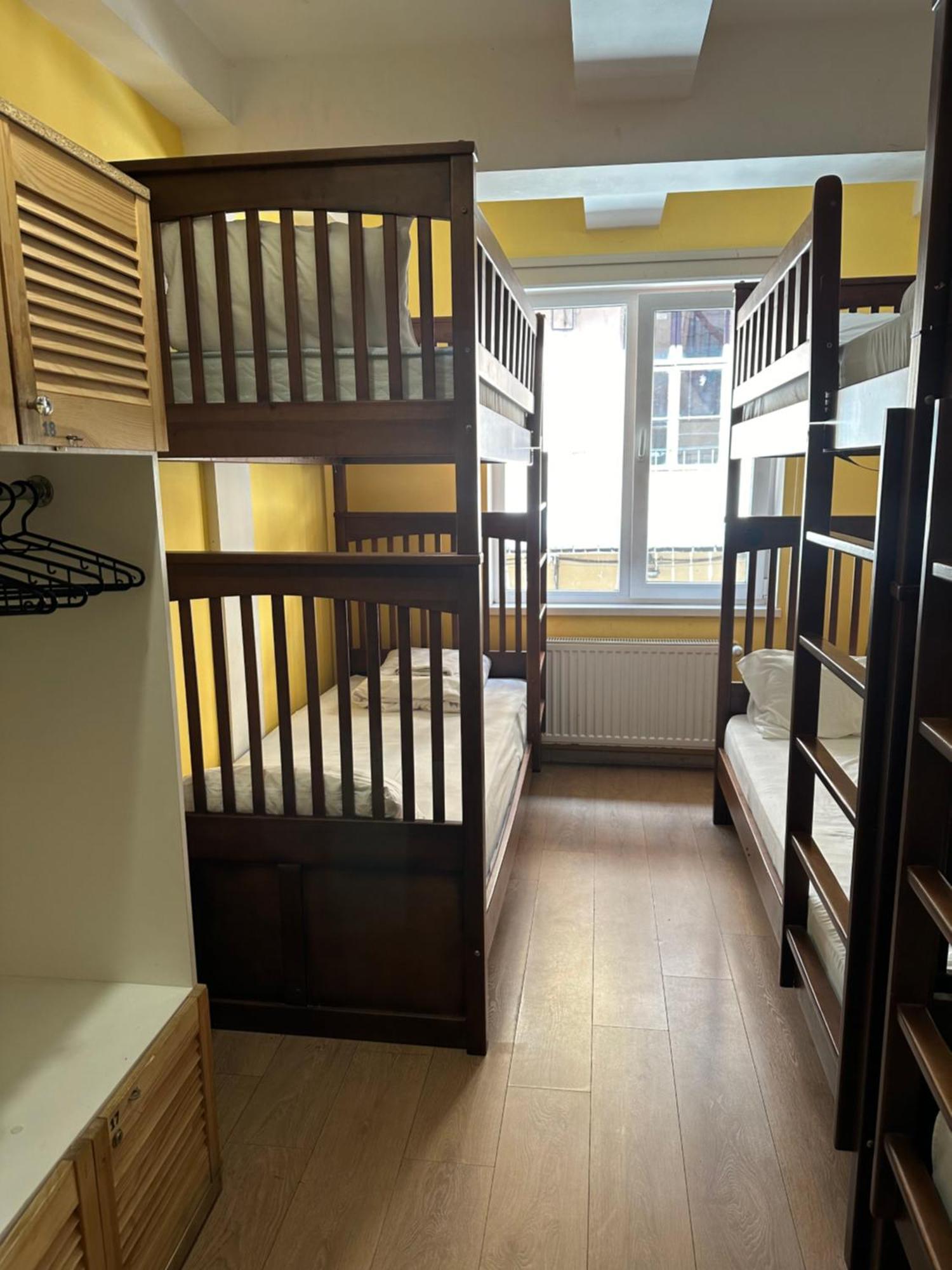 Gar'Is Hostel Lviv Ngoại thất bức ảnh