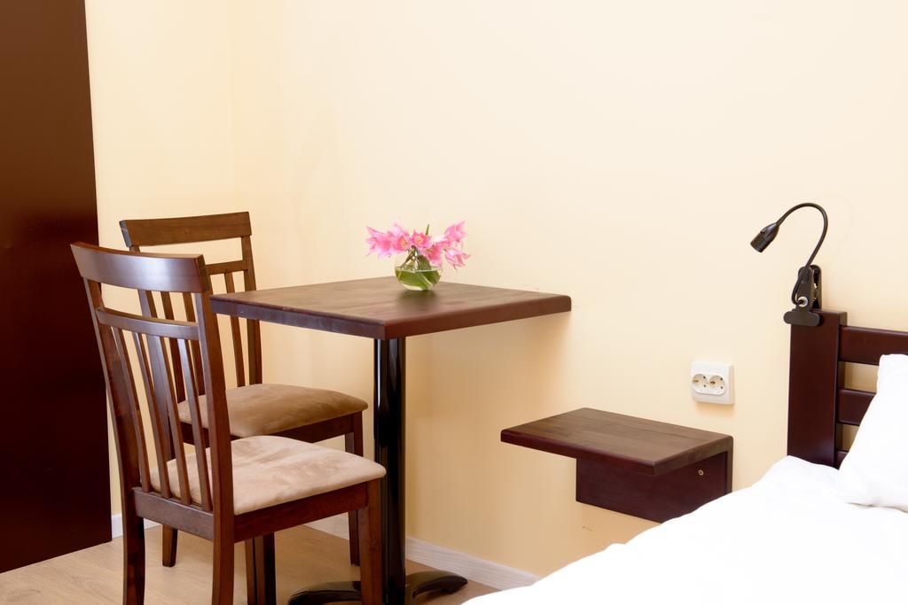 Gar'Is Hostel Lviv Ngoại thất bức ảnh
